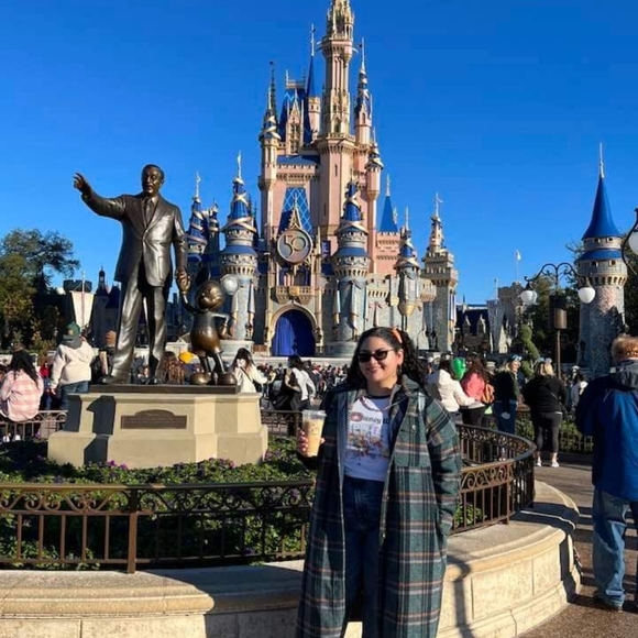 Meet your Posher, Amanda - Picture 3 of 3